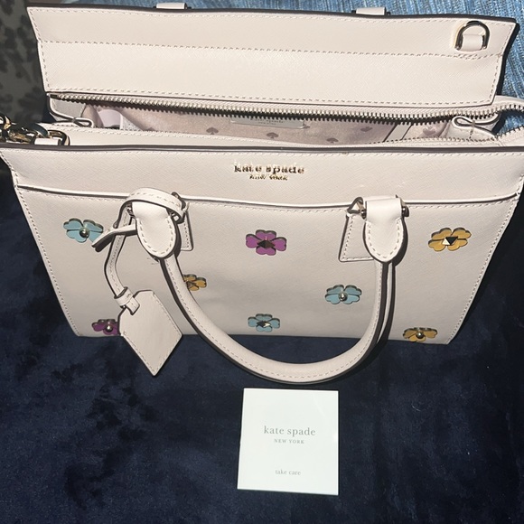 Kate Spade (NY) Cameron Spade Flower Appliqué - Picture 10 of 11